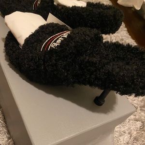 Balenciaga shoes warm and furry comes with dust bag and packaging